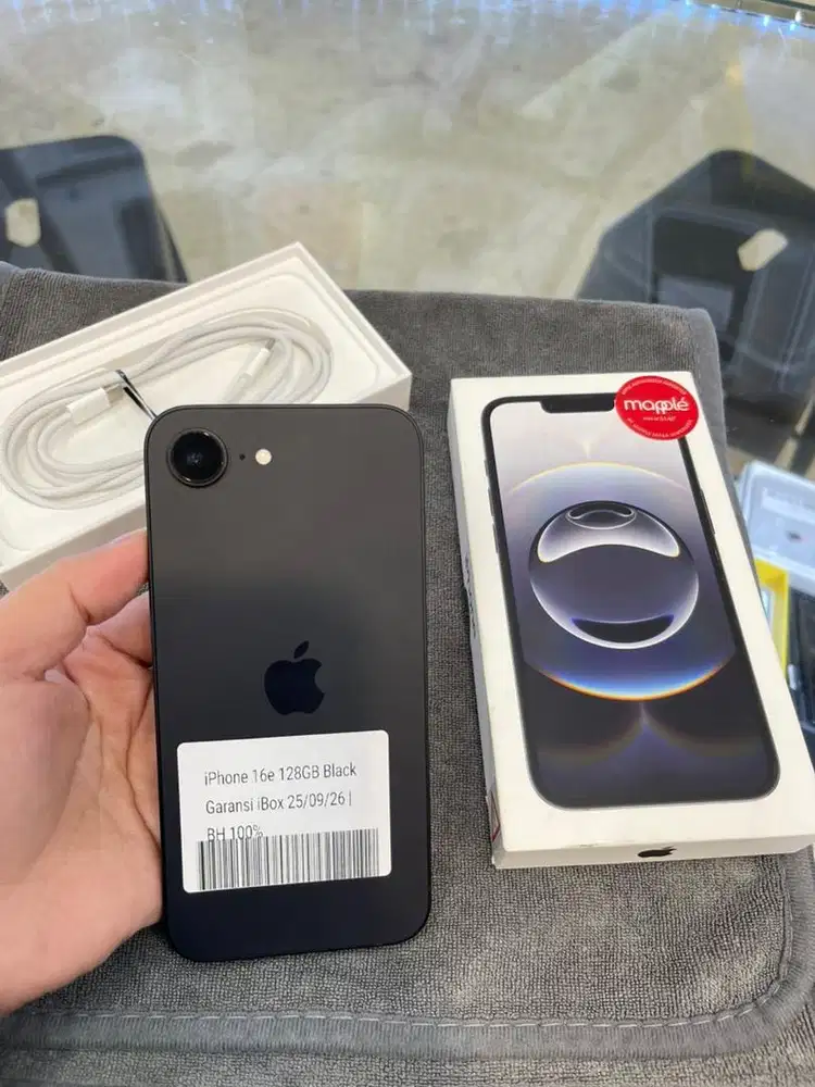 Iphone 16e 128 black Like New Ibox On 25/09/2026 Bh100%