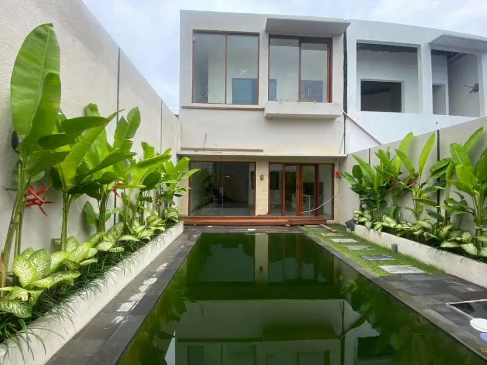 DIJUAL RUMAH SEMI VILLA BRAND NEW DI UBUNG COKROAMINOTO DENPASAR DEKAT SURYA HUSADA DAN TAMAN RAMA SCHOOL SHM