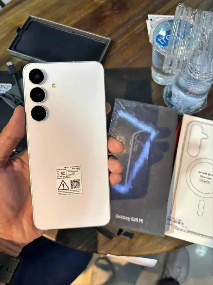 Rp.9,9 . 8/512GB
Samsung S25 FE 
 UNIT NEW,SEGEL,RESMI SEIN ‼️