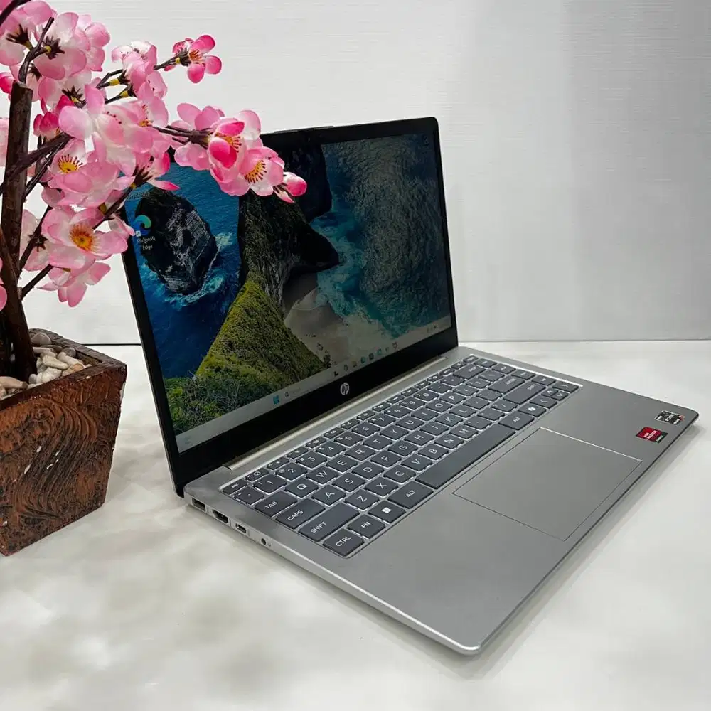 Laptop HP 14 EM0730AU EM0731AU Ryzen 7-7730U 16GB SSD 512GB