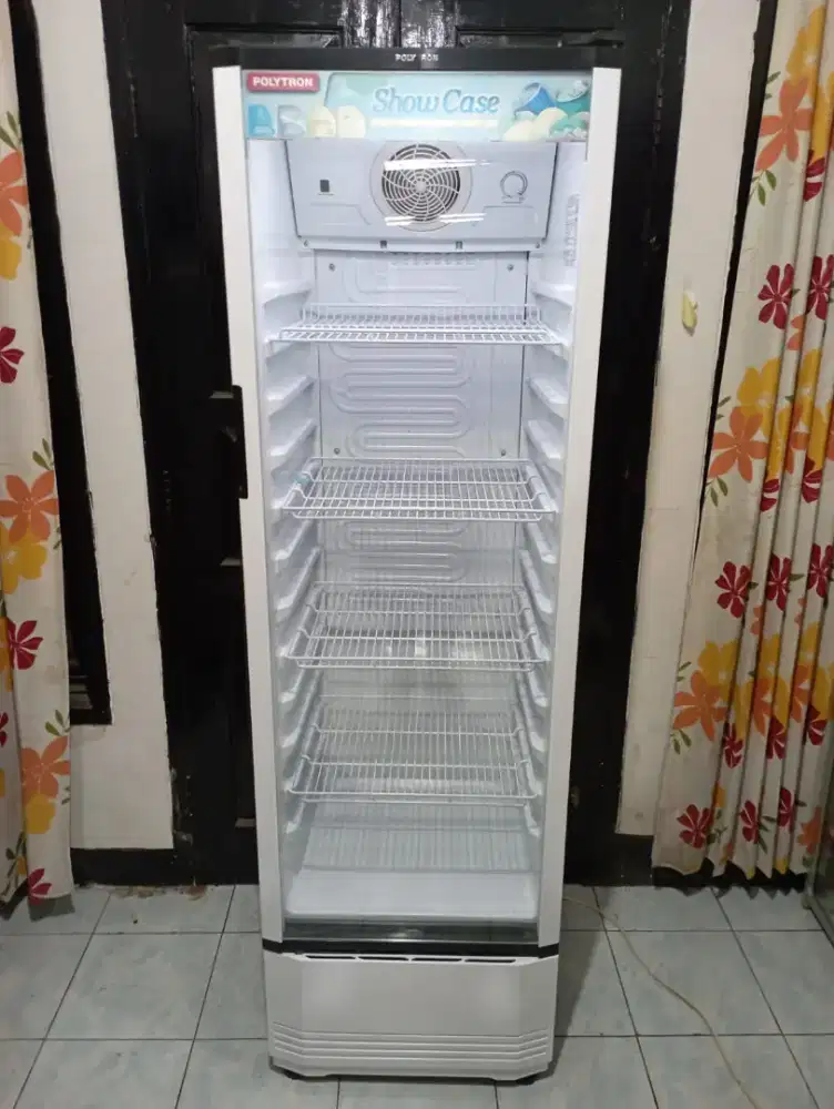 Show case merk Polytron