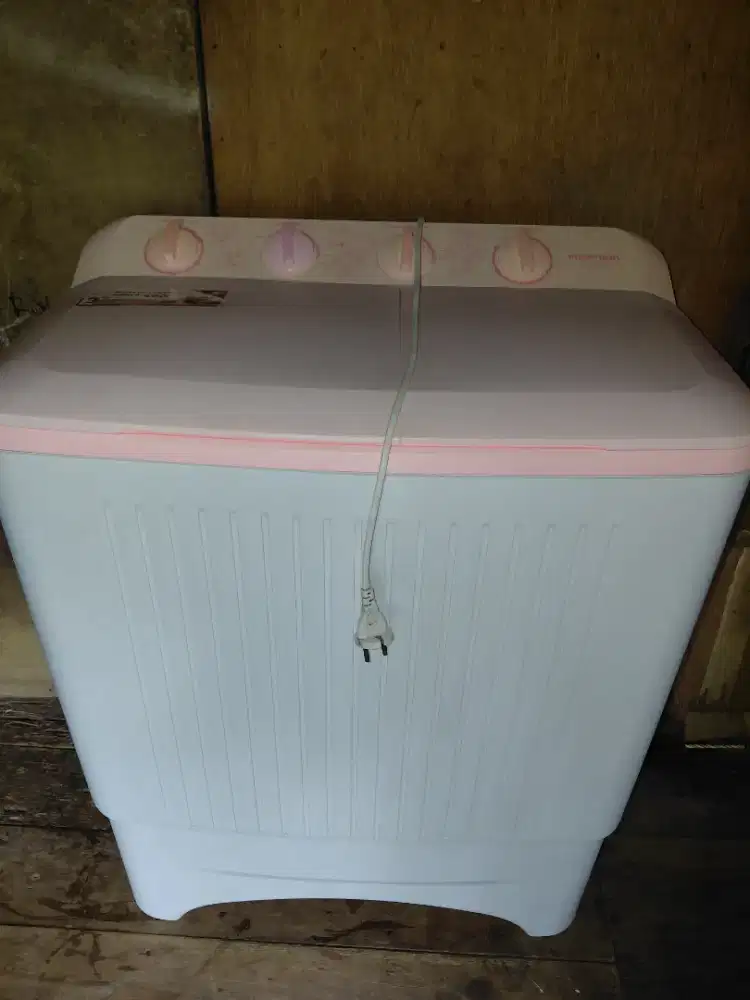 Mesin cuci polytron 8 kilo tahun 2022 kondisi baik normal kencang 100%
