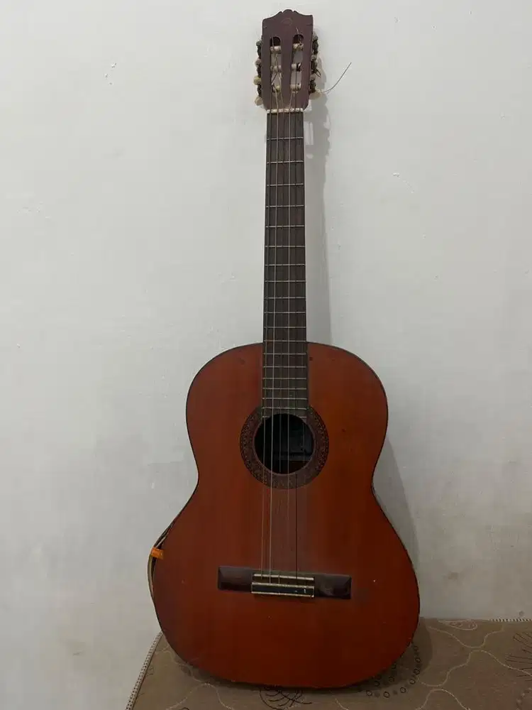 Jual Gitar akuistik Yamaha Bekas
