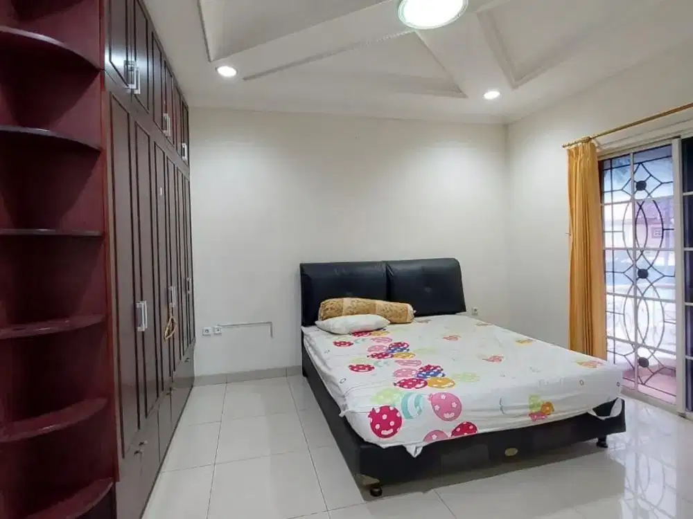 Disewakan Rumah Kenari Golf PIK 6x16 3+1KT Full Furnished Siap Huni