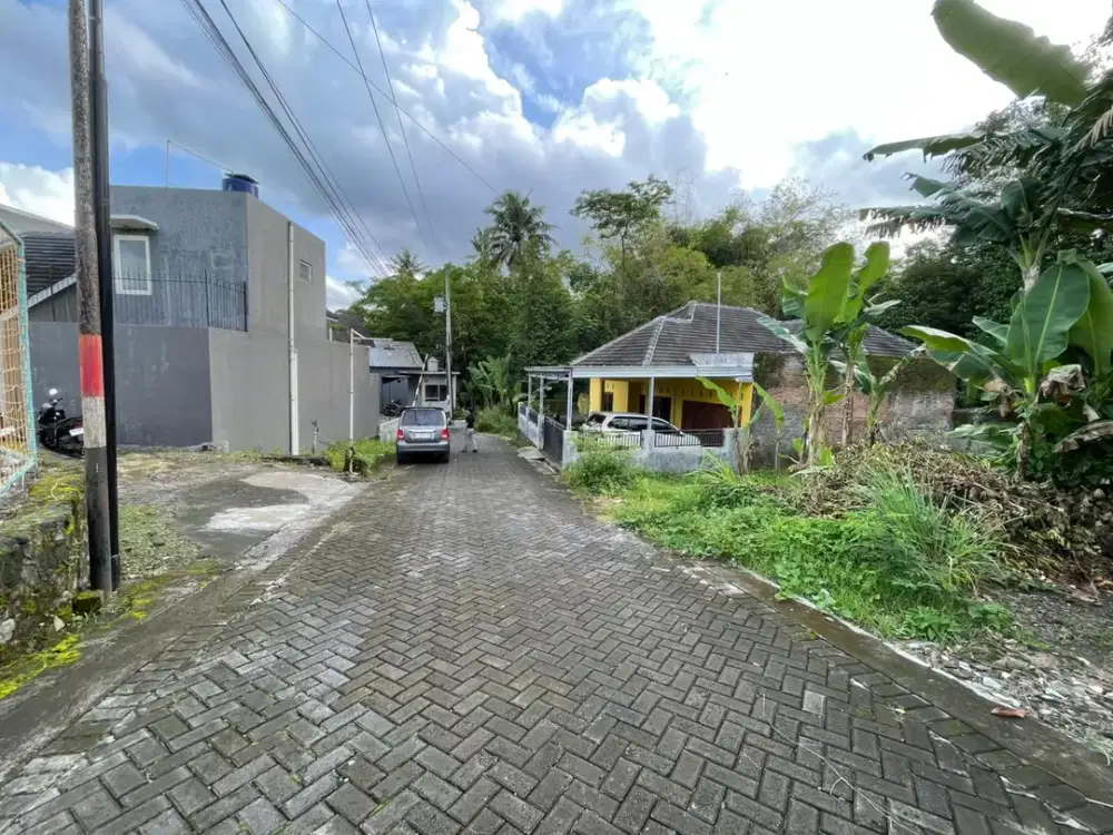 Lingkungan Perumahan; Tanah Strategis Timur Pasar Gentan Dekat Jl. Kaliurang KM 9,5