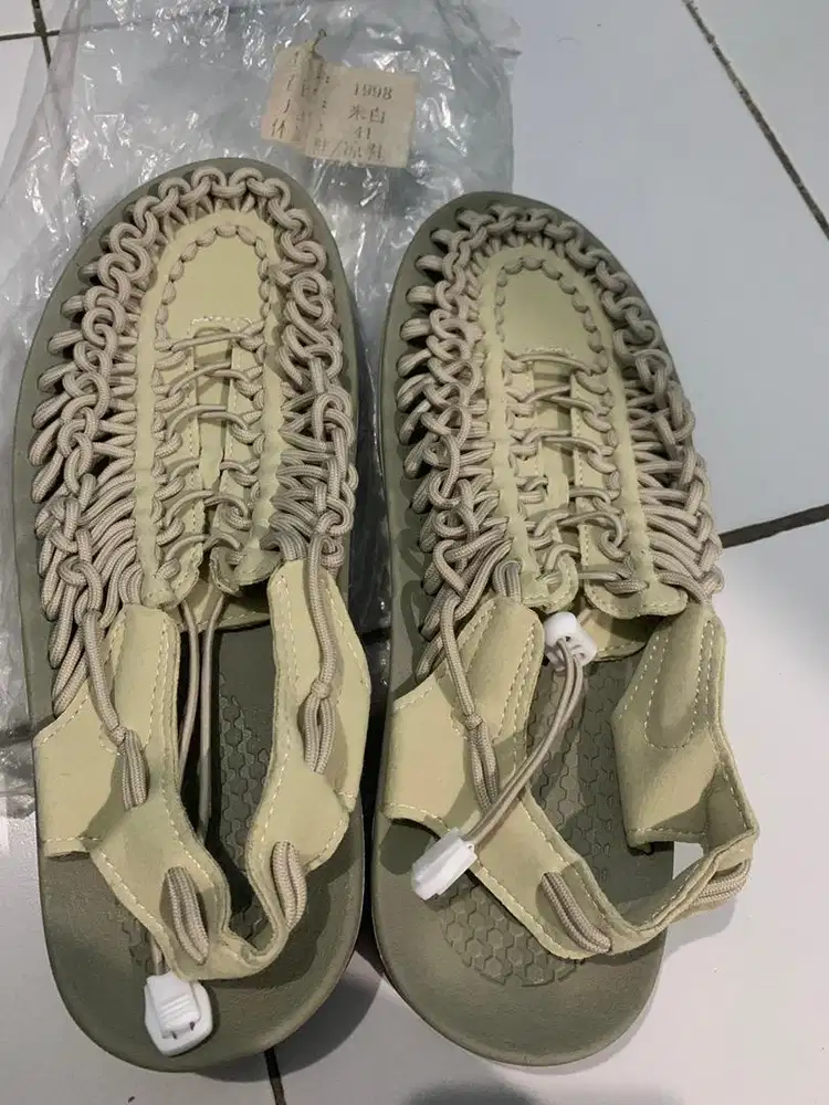 Sepatu sandal gunung - Sepatu sandal casual masih baru