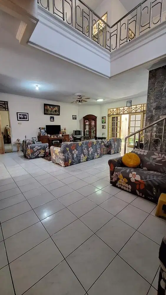 HOT SALE!!!RUMAH MEWAH SIAP HUNI LOKASI STRATEGIS AMAN DAN NYAMAN