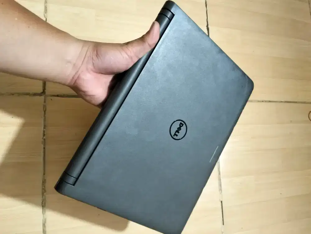 Laptop core i5 gen 5 Dell Latitude 3350