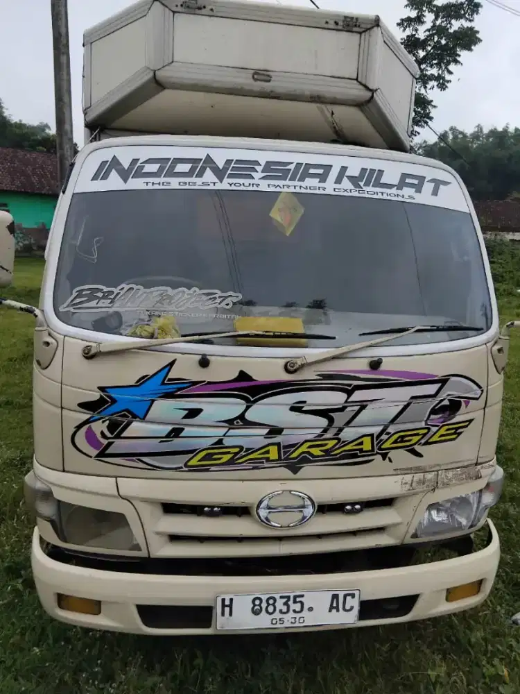 Hino Long Box Freezer Siap Banting Tulang