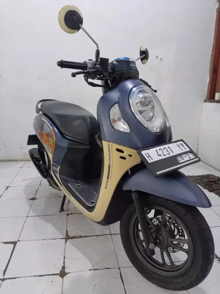 scoopy biru  2022