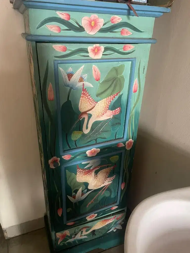 Lemari pajangan 2 susun