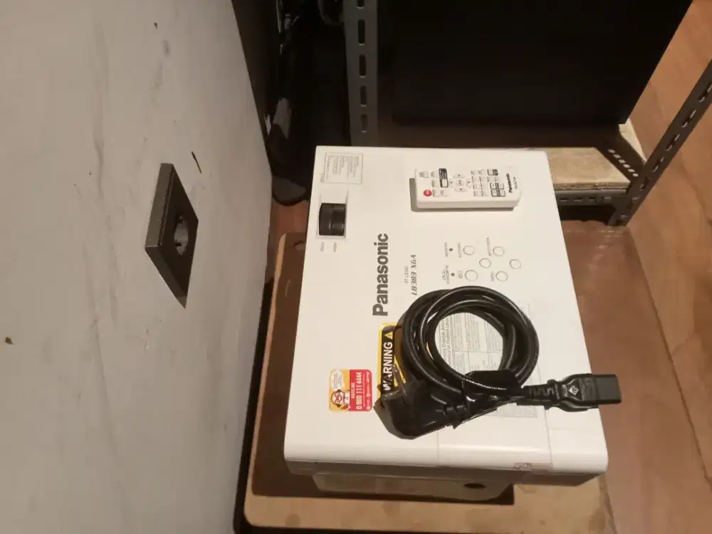 Forsale, Proyektor Panasonic PT.lb383-xga