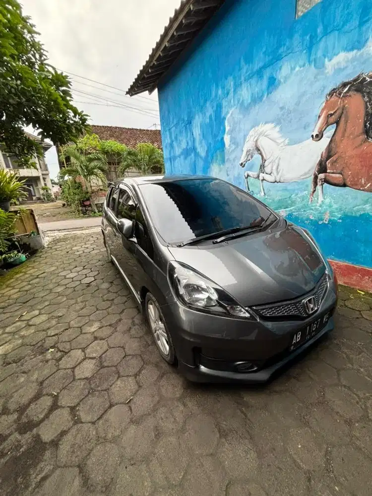 Dijual demi kebutuhan lebaran Honda Jazz RS 2011