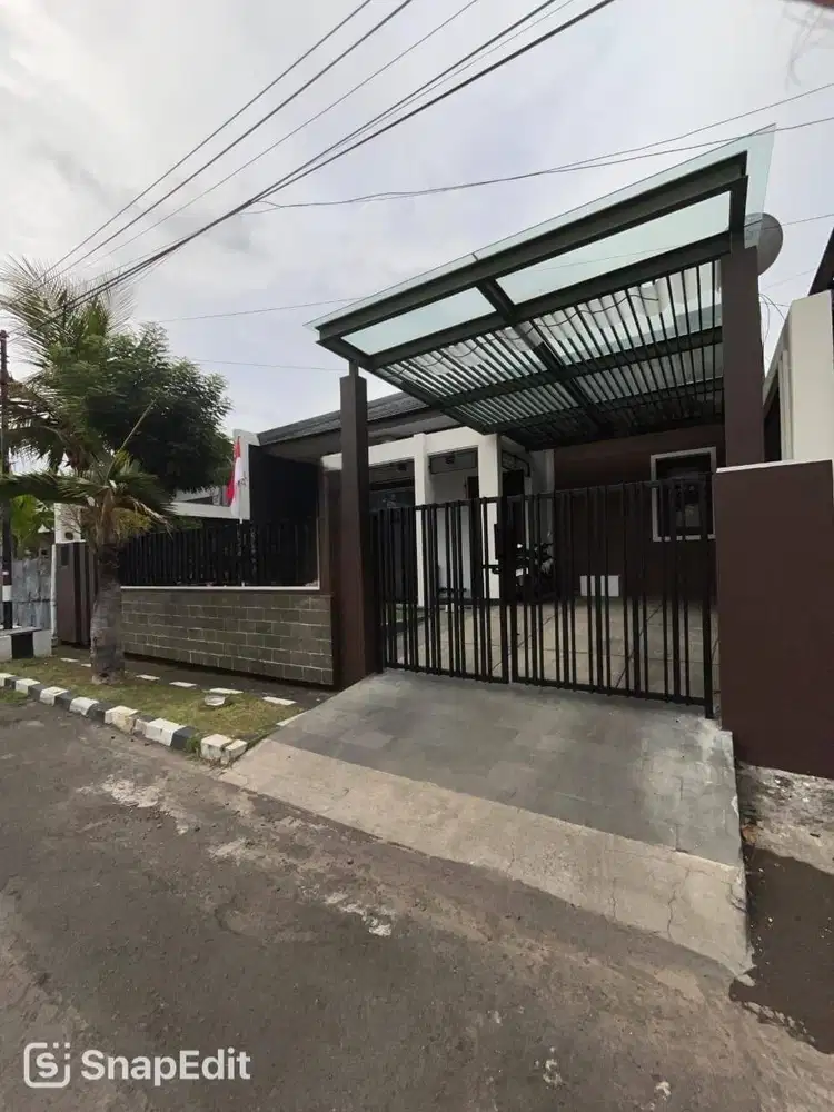 DIJUAL RUMAH TERAWAT SIAP HUNI DARMO PERMAI ADA TAMAN DEPAN DAN CARPOR