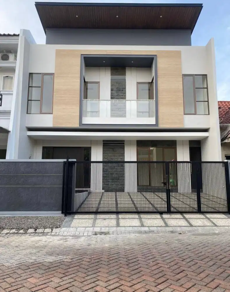 DIJUAL RUMAH CITRALAND CLUSTER LANTAI GRANIT DEKAT GWALK ROW JALAN 3