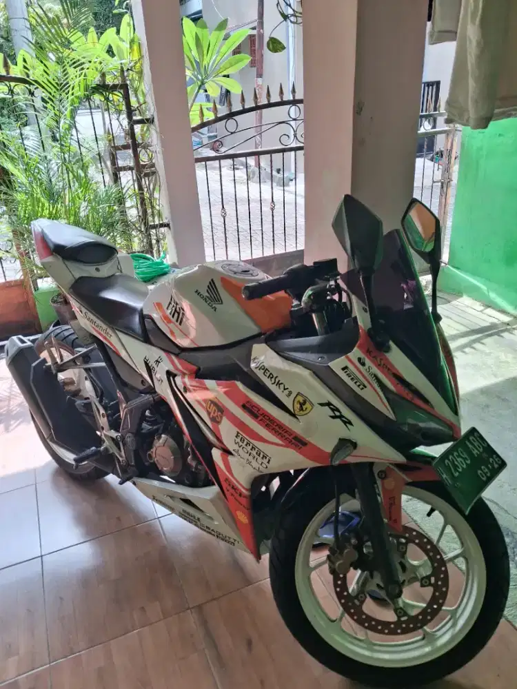 Honda CBR 150 R