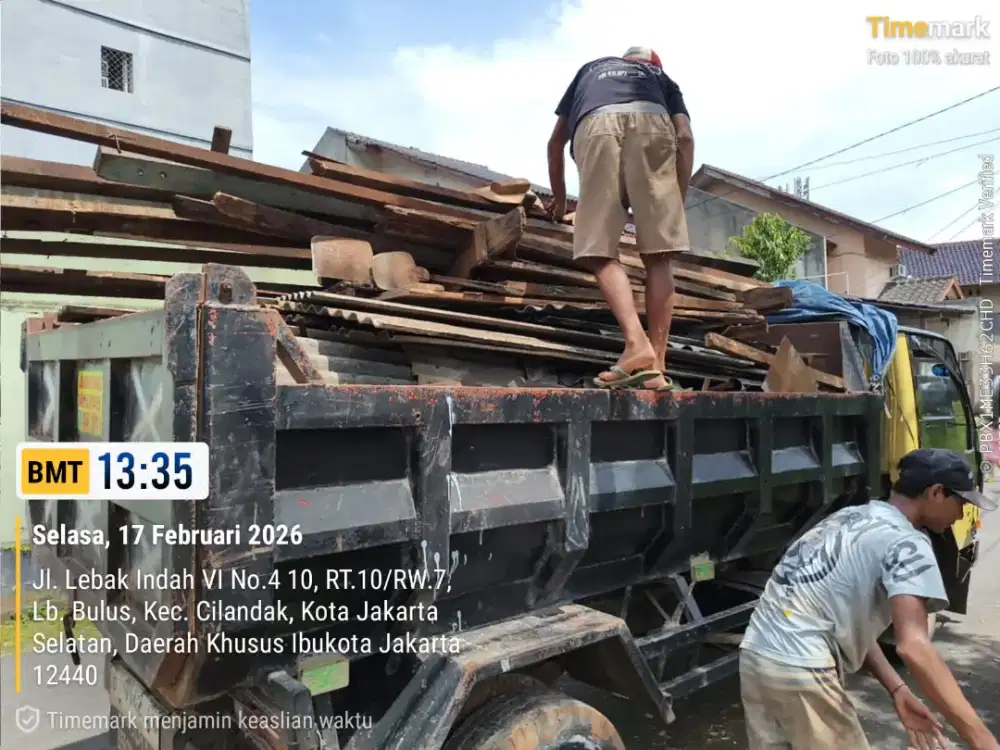 Jasa buang puing dan tanah