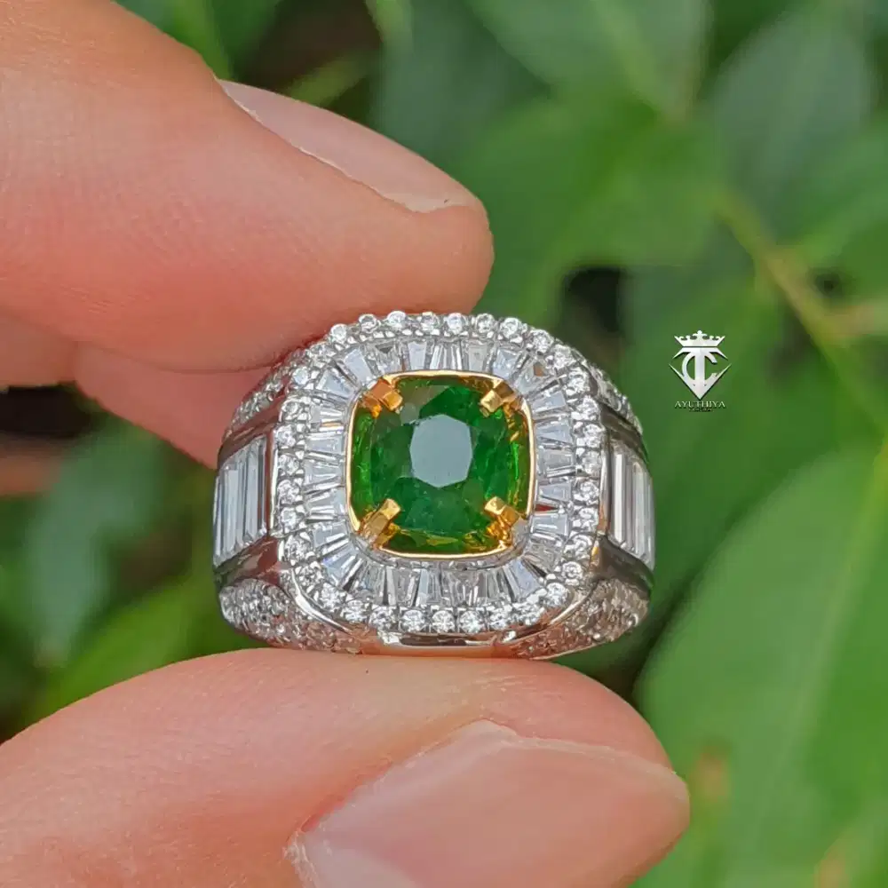 Batu Permata Natural Vivid Green Tsavorite Garnet Tanzania 1.56 Ct NTE