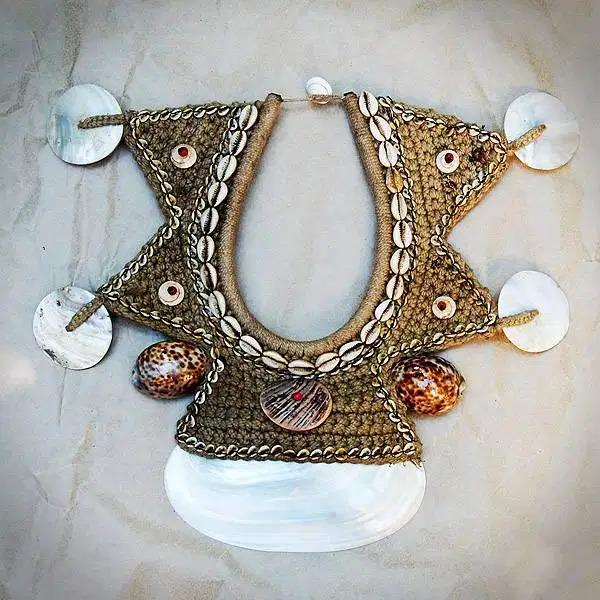 Pajangan Ornamen Kalung Papua Unik