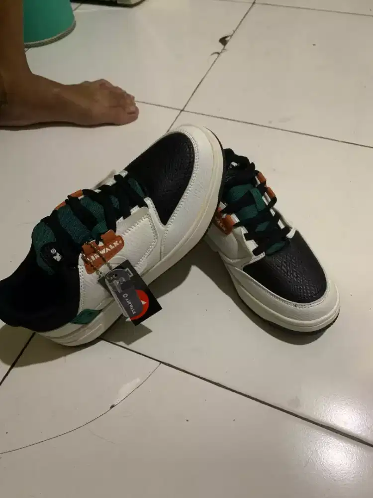 Airwalk min ga ada kardus aja barang baru UK 39 lok Depok