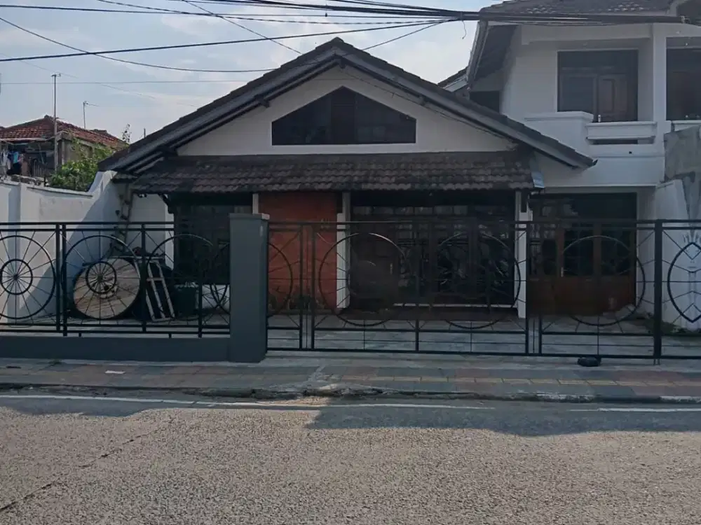 Rumah Pinggir Jalan di Sayap BKR Buah Batu Bandung Potensial Bisnis | LL144