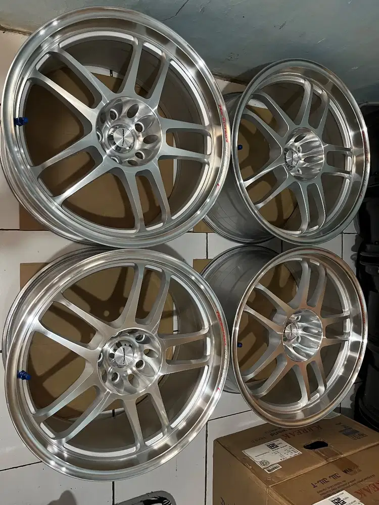 Velg RacingHart CP035 R18 5x114 ET25 (Reborn & Zenix)