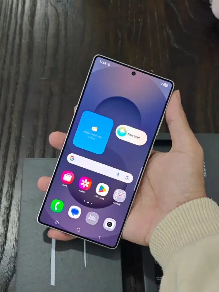 Samsung s25 ultra 12/512 likenew pemakaian belum1 bulan resmi indonsia