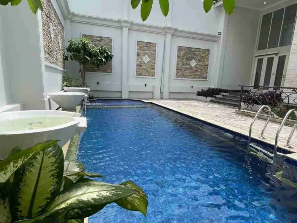 MEWAH !! dg Swimming Pool Rumah Luas 348 di Otista Jakarta