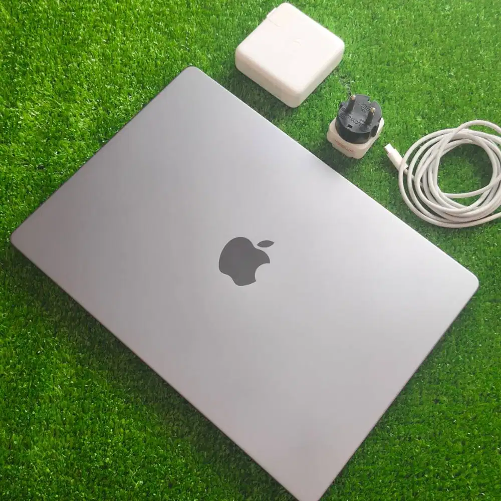 Macbook Pro M1 Pro 14 2021 16/512GB Space Gray CC 33 mulus minus BOX