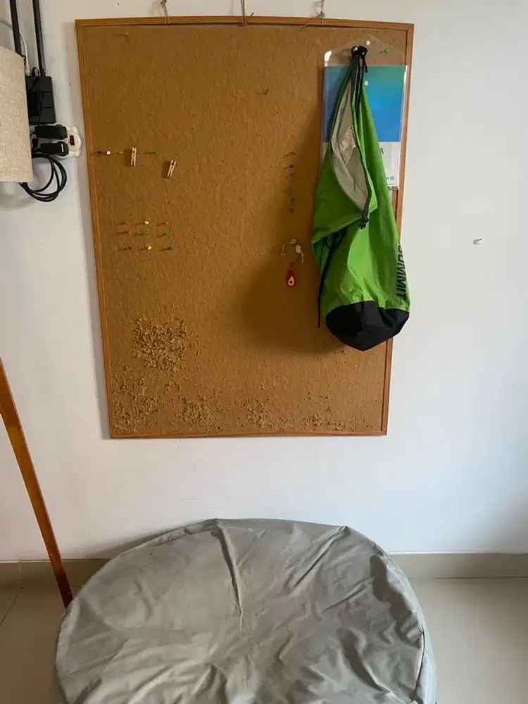 Bantak Lantai Wall Note Board