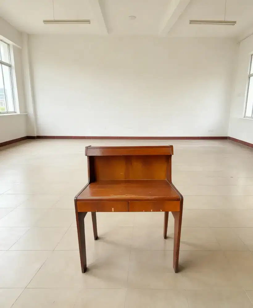 Meja belajar kayu jati minimalis