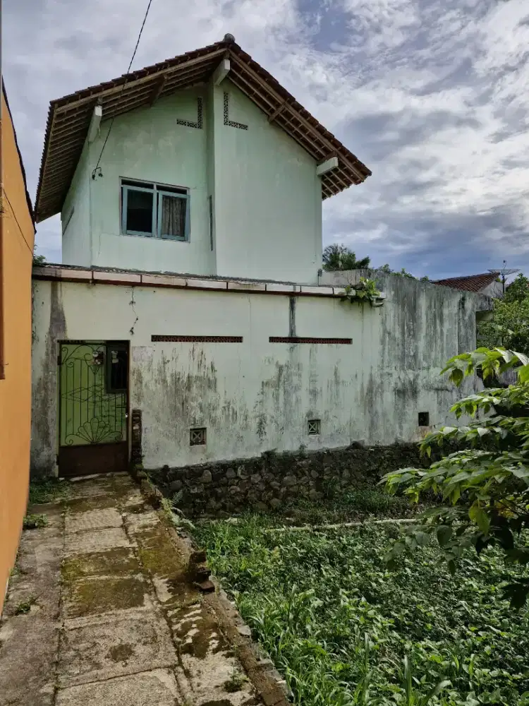 DISEWAKAN RUMAH (TAHUNAN/BULANAN)