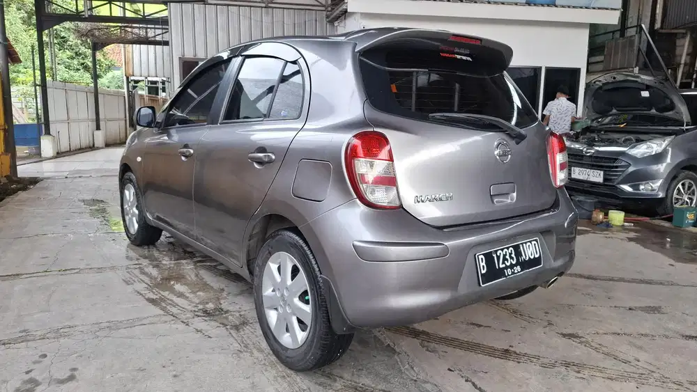 Nissan March 2011 Bensin