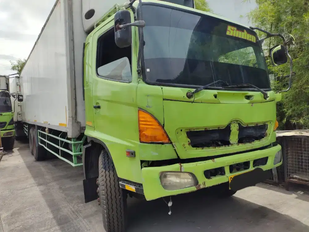 Hino FL 235 6x2 10 Ban