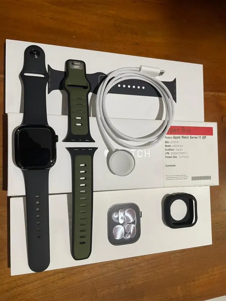 Apple Watch Series 11 42mm Jet Black Perfect