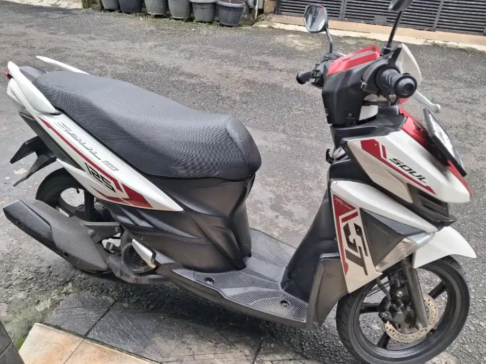 Dijual motor yamaha soul gt 125 warna putih merah thn 205