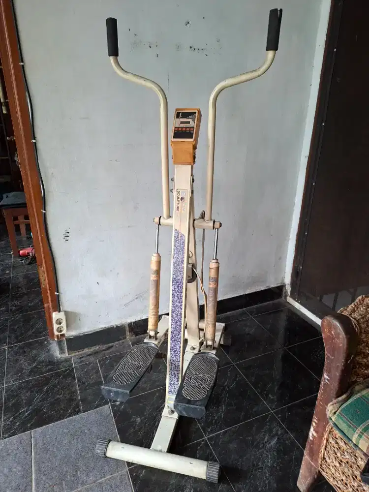 Sepeda statis merk body sculpture