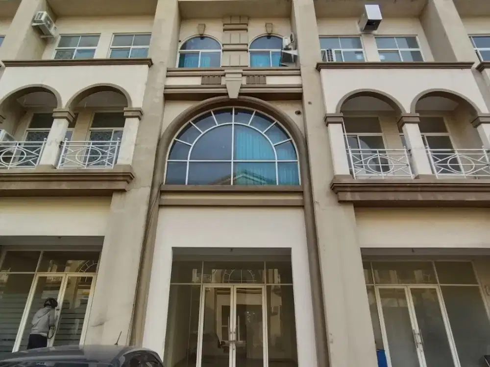 Disewakan ruko 2½ lantai di Grand Galaxy City