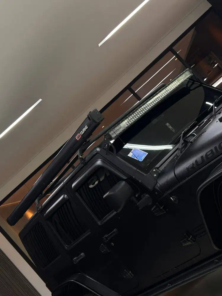 Jeep Wrangler CRD 2.8L Diesel AT 2013 Putih Stiker Hitam Doff N8888