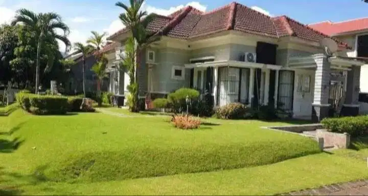 Rumah terawat sejuk aman