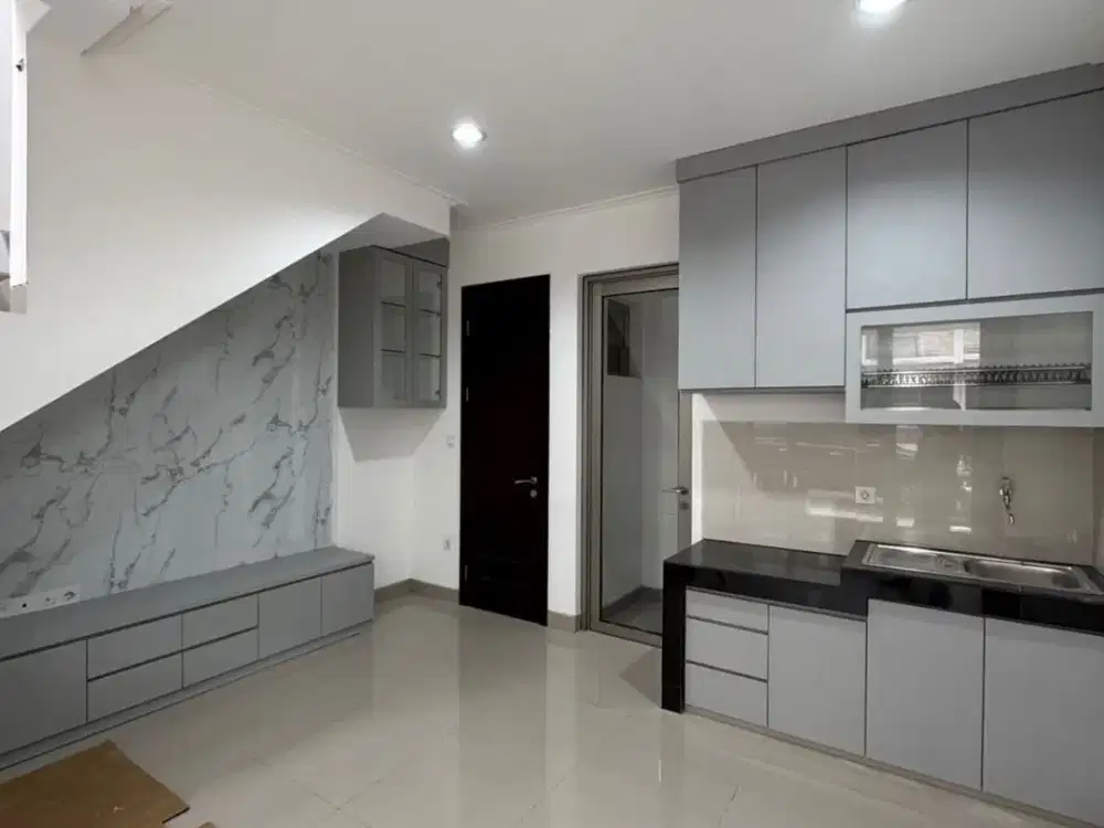 Dijual / Disewa Rumah Brand New Virginia Pik 2. Full Furnish Interior