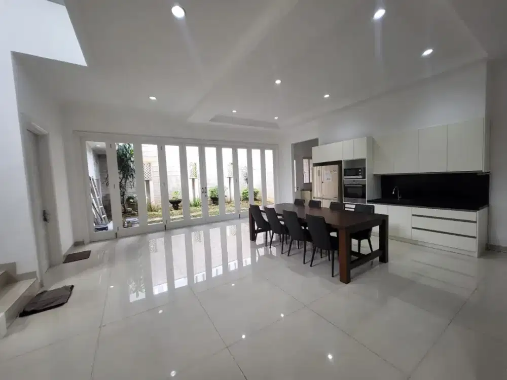 Rumah Premium di Cluster Simpruk Lippo Cikarang - Luas & Nyaman