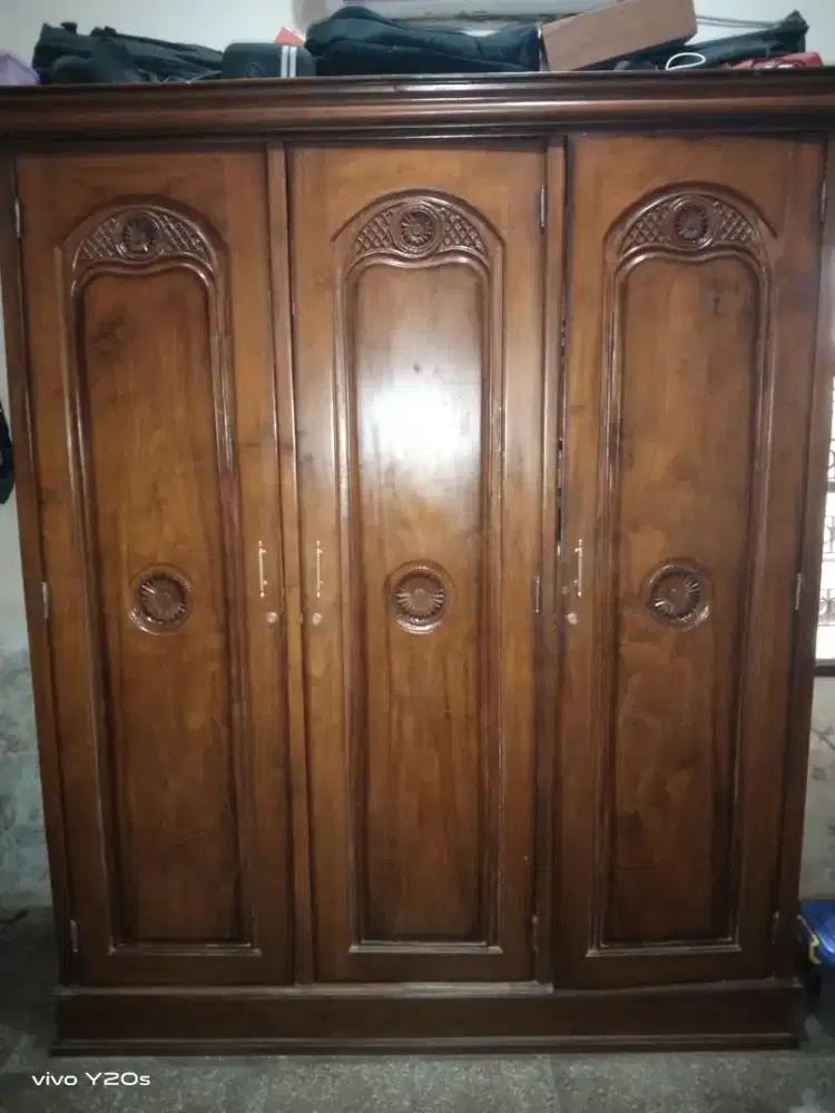 Jual lemari kayu jati asli