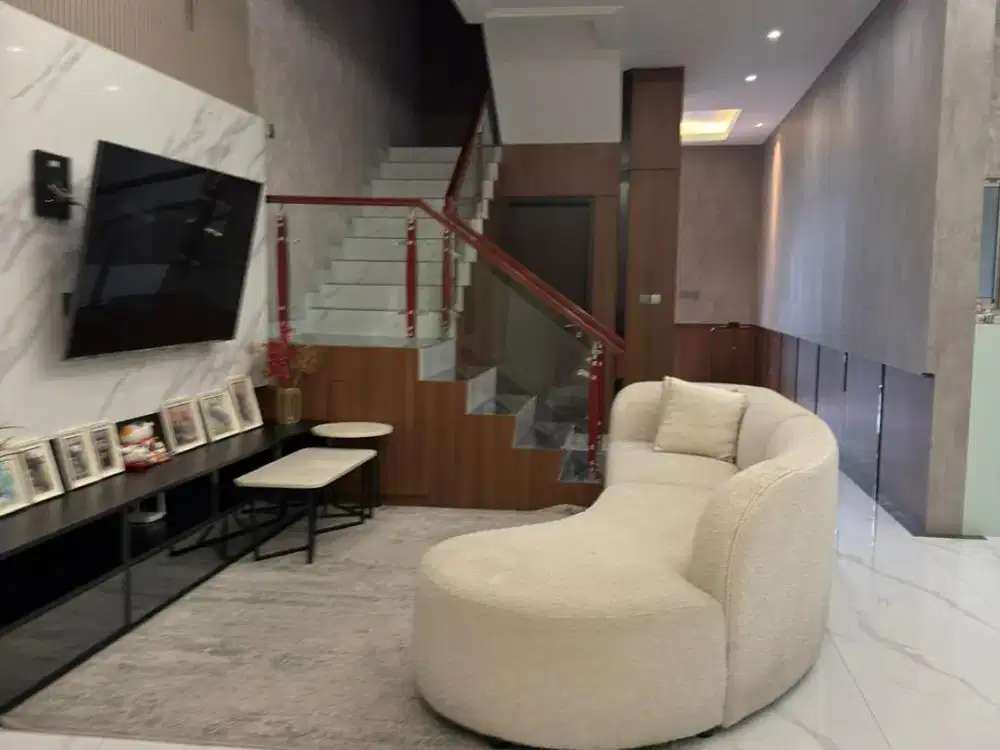 TERMURAH Rumah PIK2 8x25 2,5lt furnish interior bagus posisi depan