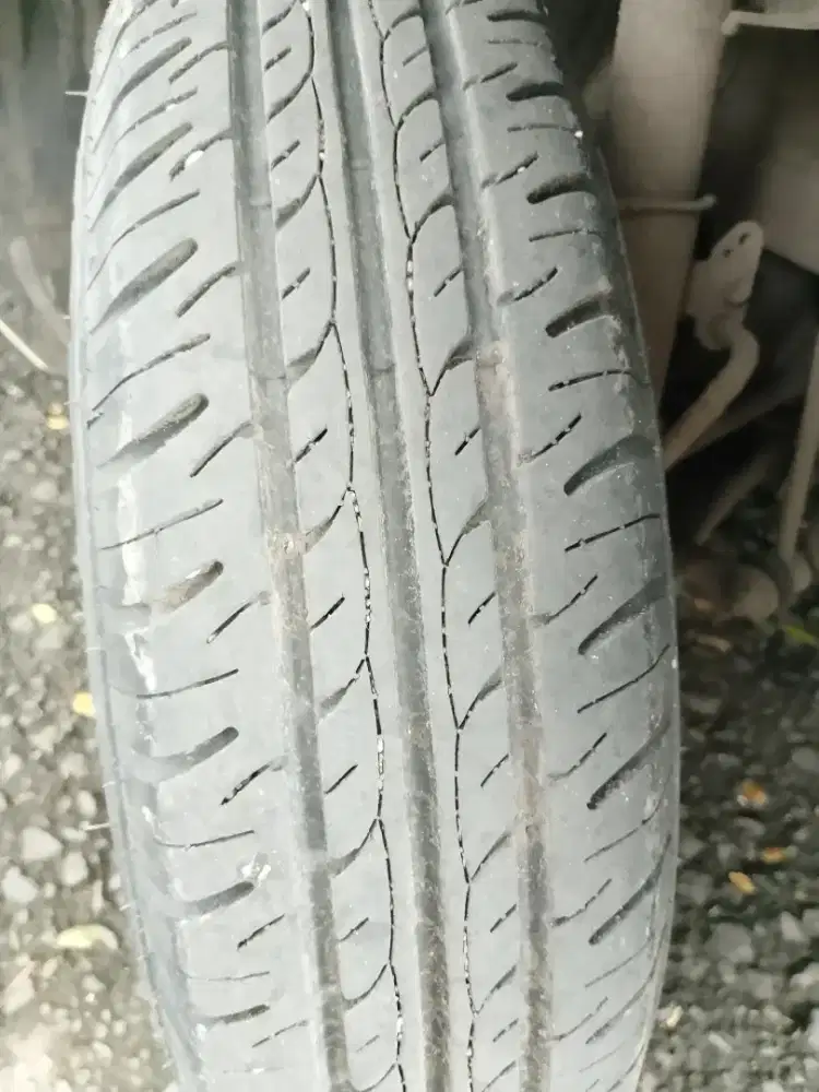 Di jual 5set pelek + ban r13 thn 2025  lokasi bsd/parung panjang