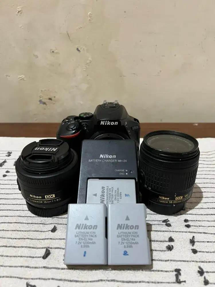Nikon D5600 + 18-55mm Kit Lens + 35mm Fixed Lens