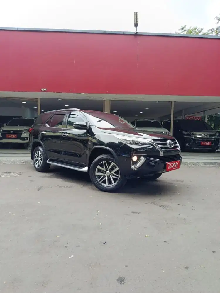 #Tony Mobil# Toyota Fortuner SRZ Bensin AT 2017 Hitam