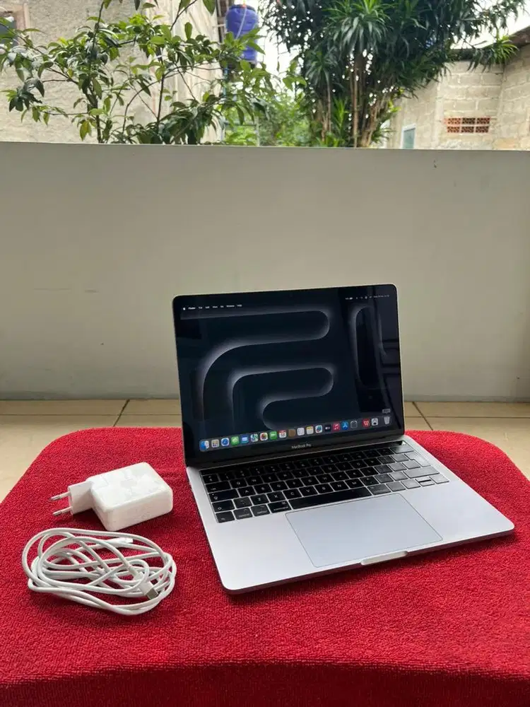 MacBook Pro (13-inch, 2017) Touchbar