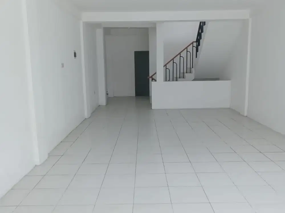 Ruko 3 Lantai di Boulevard Raya, Kelapa Gading - Hadap Timur