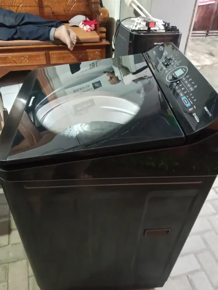 Jual mesin cuci panasonic 12,5kg inverter baru di pake 1th
